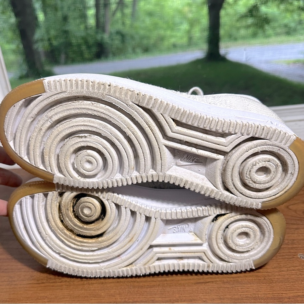 Nike Women's Cream and White Sneakers - Picture 6 of 6